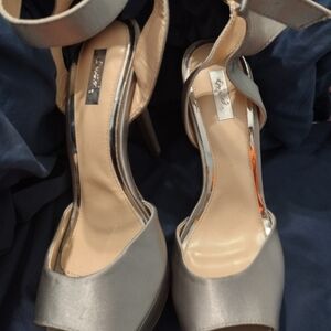 Qupid Metallic Satin Silver Stiletto Heels with Ankle Strap New Size 9
